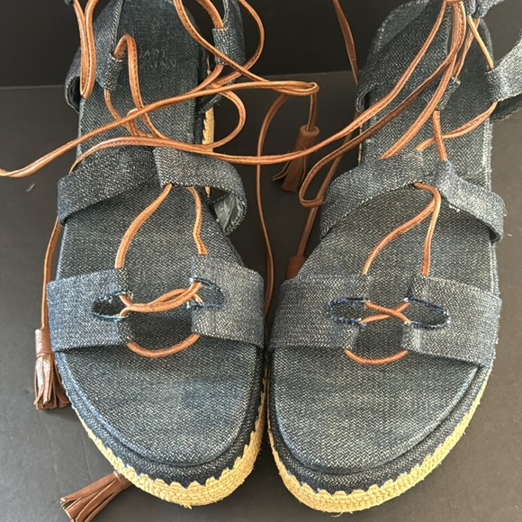 Stuart Weitzman Romanesque Lace-Up Platform Sandal 9 - Picture 14 of 16